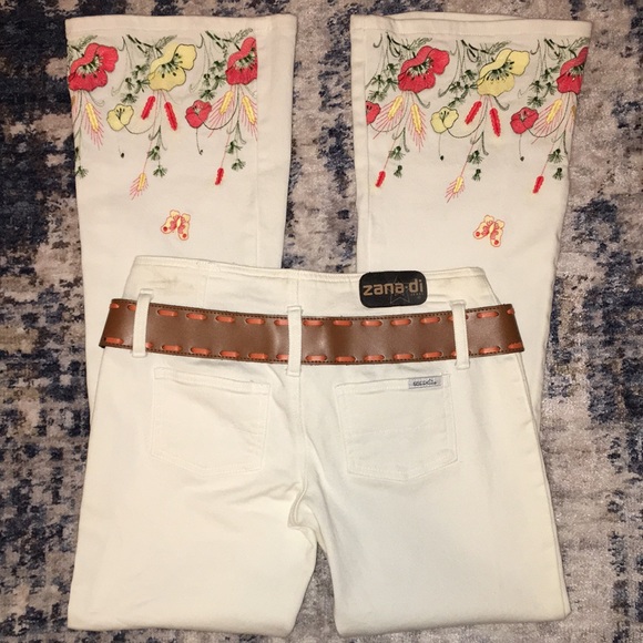 Zana Di Denim - NWOT Zana Di belted embroidered white flare boho hippie hip hugger jeans.